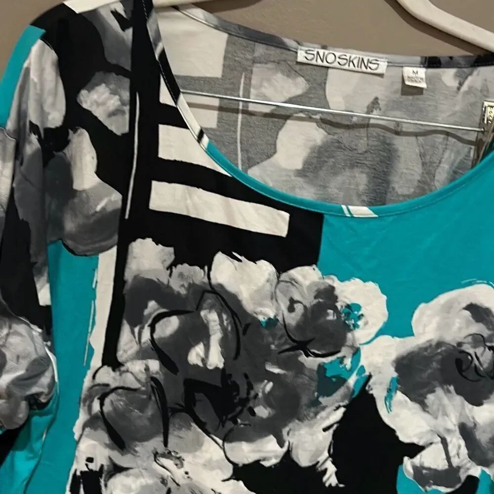 Snoskins Medium Blouse Black Turquoise White abstract artsy floral pattern